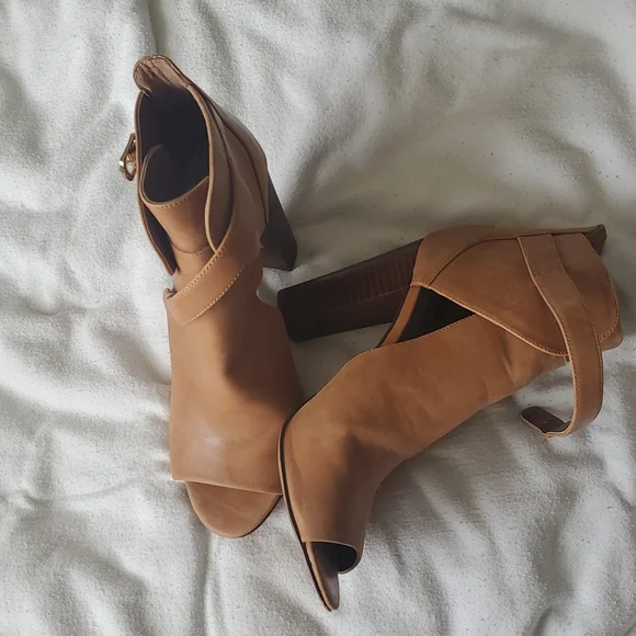 Vince Camuto open toe heels 👠 - Picture 10 of 12